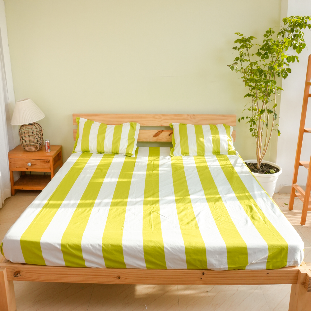 Green & White (Bedsheet with 2 Pillow Covers)